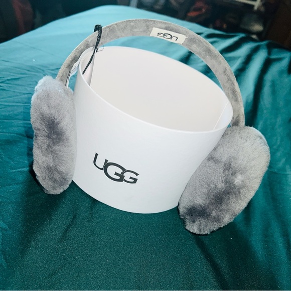 NWT New UGG Australia Shearling Earmuffs Gray with UGG Box & Tags - Picture 2 of 9